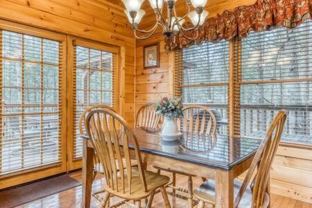 The Great Escape - Min From Parkway With Hot Tub Villa Gatlinburg Exteriör bild
