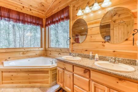 The Great Escape - Min From Parkway With Hot Tub Villa Gatlinburg Exteriör bild