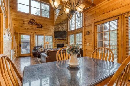 The Great Escape - Min From Parkway With Hot Tub Villa Gatlinburg Exteriör bild
