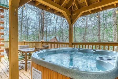 The Great Escape - Min From Parkway With Hot Tub Villa Gatlinburg Exteriör bild