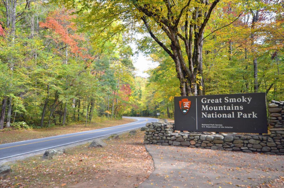 The Great Escape - Min From Parkway With Hot Tub Villa Gatlinburg Exteriör bild